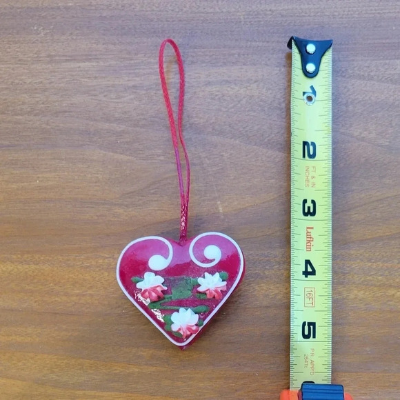 Vintage Wooden glazed painted red heart with flower decoration - Picture 4 of 5
